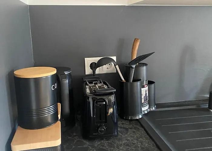 A 6 J 22 Michelangelo Netflix Fussgaengerzone *